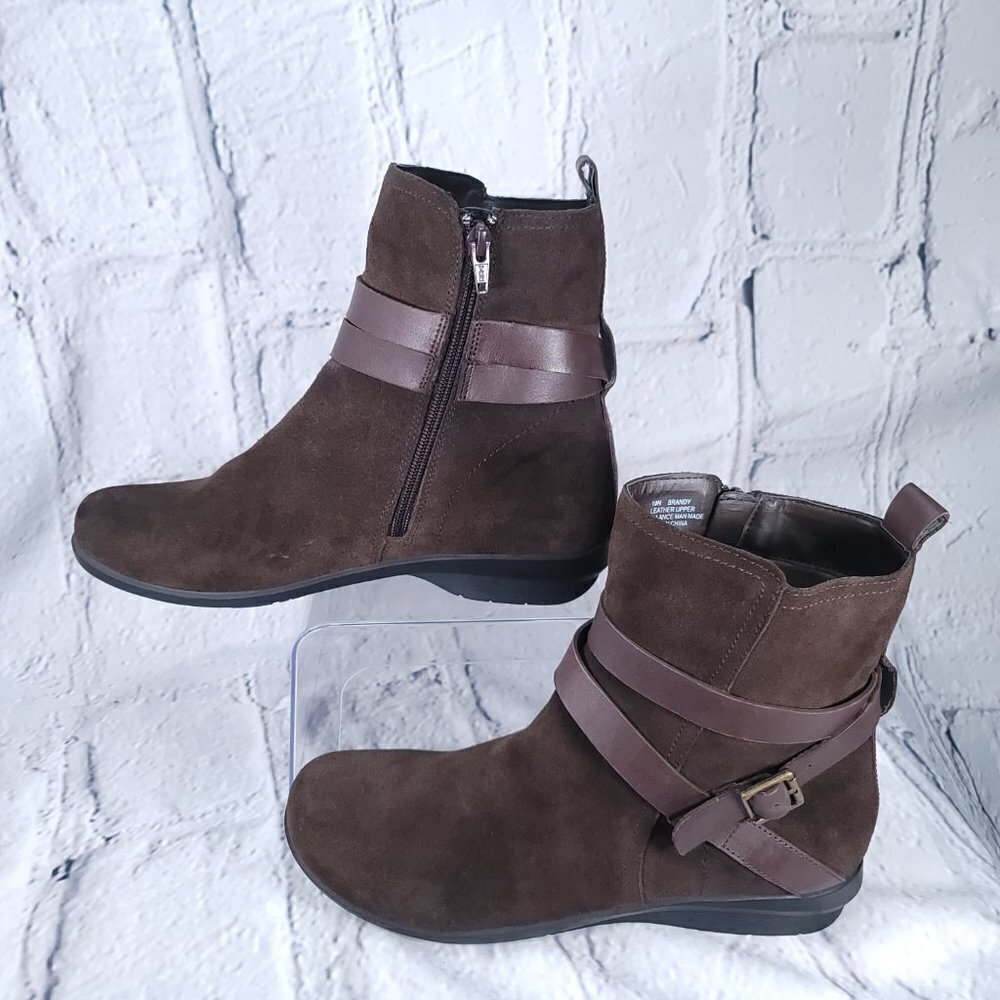 Array Brandy Womens Sz 10 Brown Suede‎ Leather Ankle Boot Booties Classy Chic - Picture 2 of 11